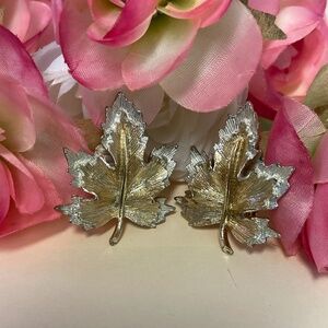 Vintage Sarah Coventry Gold Tone Leaf Earrings
